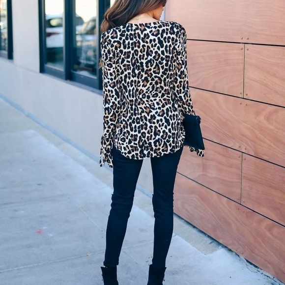 Band Of Gypsies Yuma Desert Leopard Surplice Top - Picture 5 of 14